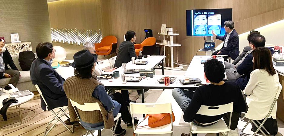 230207_Dr-Hunter-Yuen-talked-about-managing-complications-of-upper-eyelid-blepharoplasty